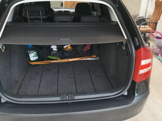 Черный Шкода Октавия, объемом двигателя 1.6 л и пробегом 235 тыс. км за 4800 $, фото 2 на Automoto.ua