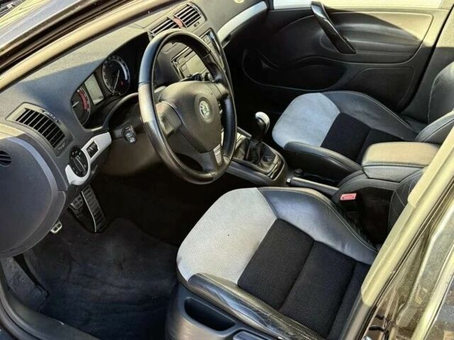 Черный Шкода Октавия, объемом двигателя 2 л и пробегом 254 тыс. км за 2200 $, фото 3 на Automoto.ua