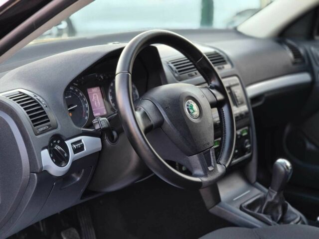 Черный Шкода Октавия, объемом двигателя 1.6 л и пробегом 239 тыс. км за 6955 $, фото 9 на Automoto.ua