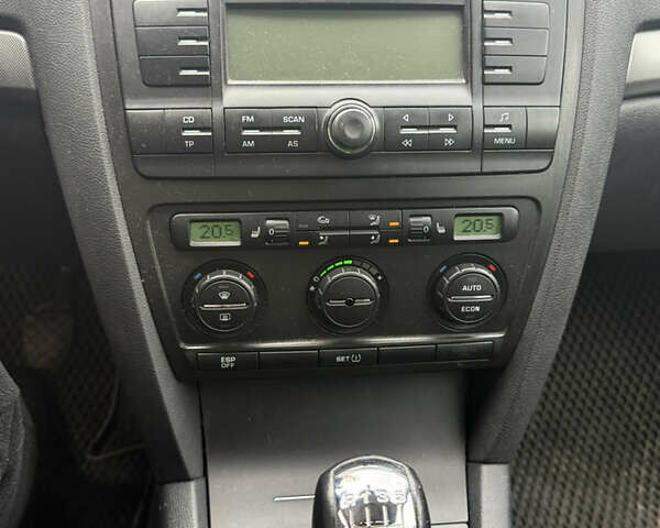 Черный Шкода Октавия, объемом двигателя 1.8 л и пробегом 197 тыс. км за 6500 $, фото 14 на Automoto.ua