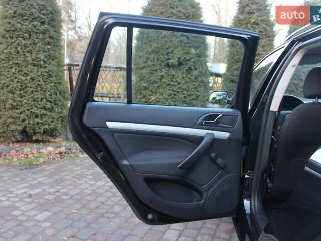 Черный Шкода Октавия, объемом двигателя 1.6 л и пробегом 215 тыс. км за 6390 $, фото 93 на Automoto.ua