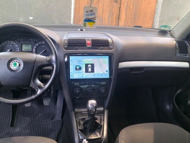 Черный Шкода Октавия, объемом двигателя 1.6 л и пробегом 235 тыс. км за 4800 $, фото 5 на Automoto.ua