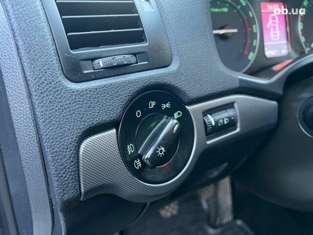 Чорний Шкода Октавія, об'ємом двигуна 2 л та пробігом 307 тис. км за 6990 $, фото 17 на Automoto.ua