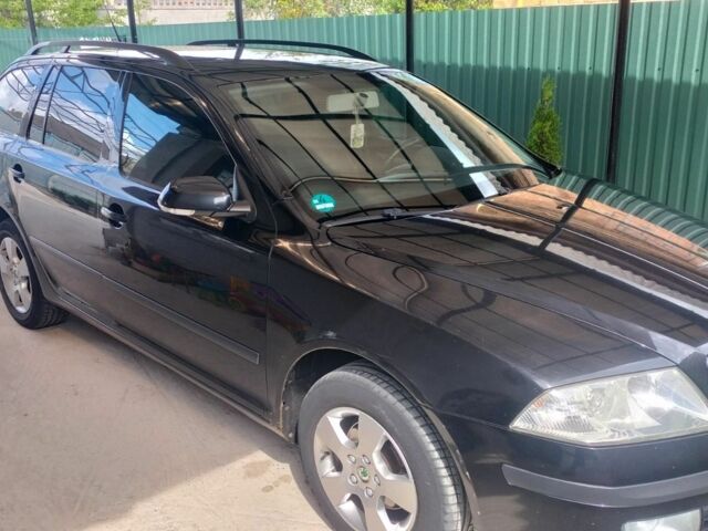 Черный Шкода Октавия, объемом двигателя 1.6 л и пробегом 235 тыс. км за 4800 $, фото 1 на Automoto.ua