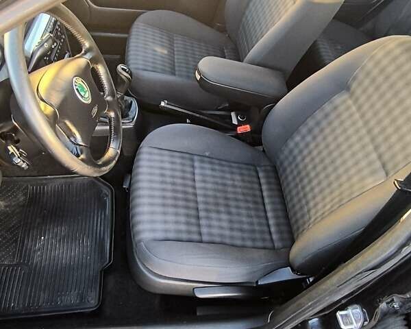 Чорний Шкода Октавія, об'ємом двигуна 1.6 л та пробігом 200 тис. км за 5700 $, фото 2 на Automoto.ua