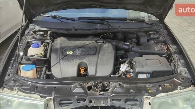 Черный Шкода Октавия, объемом двигателя 1.6 л и пробегом 279 тыс. км за 4900 $, фото 3 на Automoto.ua