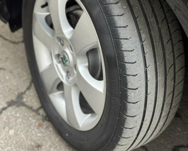 Черный Шкода Октавия, объемом двигателя 1.6 л и пробегом 187 тыс. км за 6600 $, фото 31 на Automoto.ua