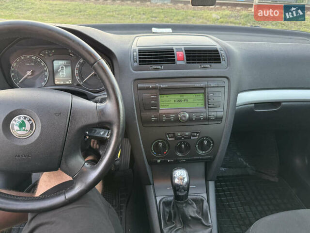 Черный Шкода Октавия, объемом двигателя 1.6 л и пробегом 245 тыс. км за 7200 $, фото 10 на Automoto.ua