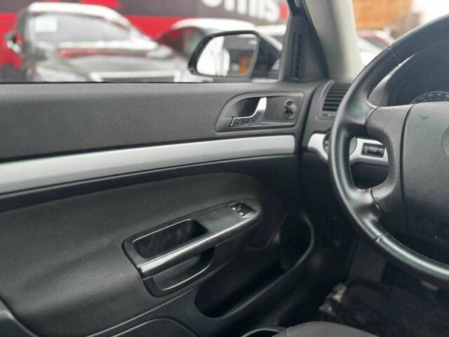 Чорний Шкода Октавія, об'ємом двигуна 1.8 л та пробігом 218 тис. км за 7799 $, фото 4 на Automoto.ua