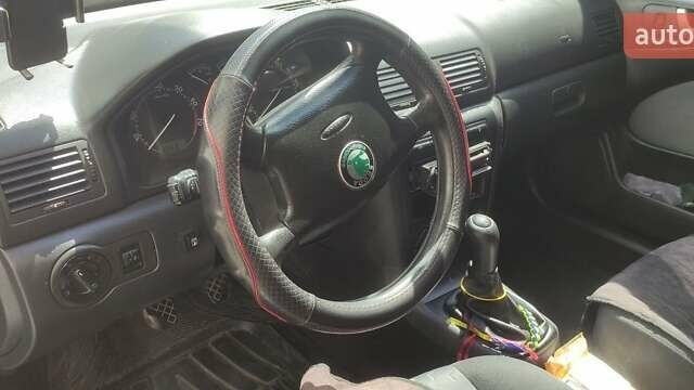 Черный Шкода Октавия, объемом двигателя 1.6 л и пробегом 279 тыс. км за 4900 $, фото 4 на Automoto.ua