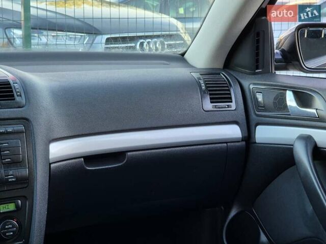 Чорний Шкода Октавія, об'ємом двигуна 1.6 л та пробігом 239 тис. км за 6955 $, фото 46 на Automoto.ua