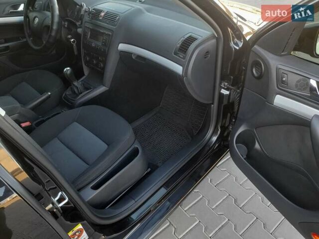 Черный Шкода Октавия, объемом двигателя 1.6 л и пробегом 186 тыс. км за 6799 $, фото 3 на Automoto.ua