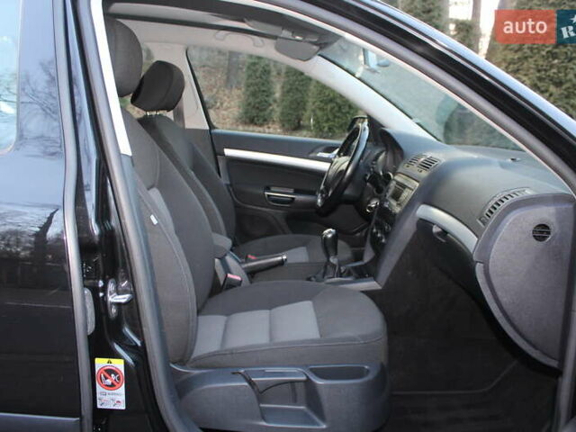 Черный Шкода Октавия, объемом двигателя 1.6 л и пробегом 215 тыс. км за 6390 $, фото 98 на Automoto.ua