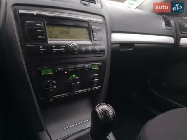 Чорний Шкода Октавія, об'ємом двигуна 1.6 л та пробігом 201 тис. км за 5800 $, фото 28 на Automoto.ua