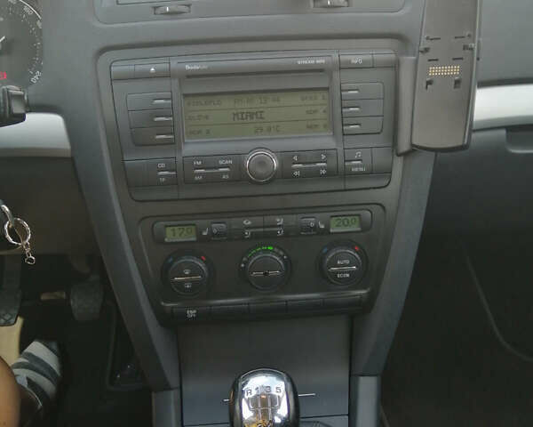 Черный Шкода Октавия, объемом двигателя 1.6 л и пробегом 173 тыс. км за 7500 $, фото 7 на Automoto.ua