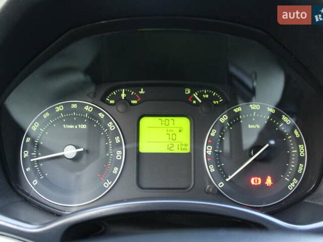 Черный Шкода Октавия, объемом двигателя 1.6 л и пробегом 215 тыс. км за 6390 $, фото 58 на Automoto.ua