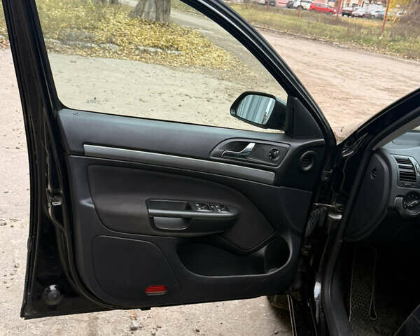 Черный Шкода Октавия, объемом двигателя 1.8 л и пробегом 197 тыс. км за 6500 $, фото 5 на Automoto.ua