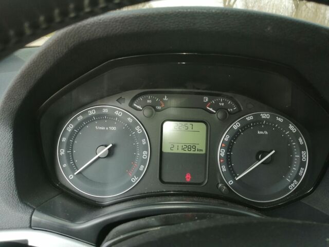 Черный Шкода Октавия, объемом двигателя 1.8 л и пробегом 223 тыс. км за 7000 $, фото 6 на Automoto.ua