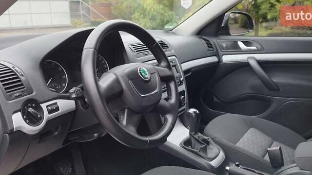 Чорний Шкода Октавія, об'ємом двигуна 1.6 л та пробігом 209 тис. км за 8299 $, фото 30 на Automoto.ua