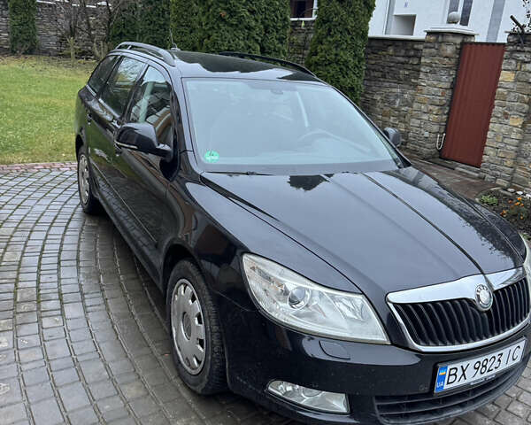 Черный Шкода Октавия, объемом двигателя 1.6 л и пробегом 250 тыс. км за 9300 $, фото 1 на Automoto.ua
