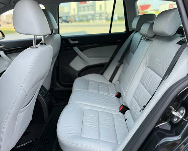 Черный Шкода Октавия, объемом двигателя 0 л и пробегом 215 тыс. км за 8800 $, фото 210 на Automoto.ua
