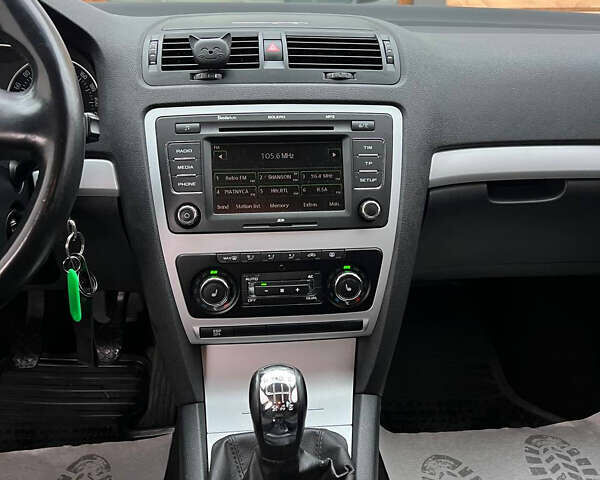 Черный Шкода Октавия, объемом двигателя 1.8 л и пробегом 208 тыс. км за 6800 $, фото 15 на Automoto.ua