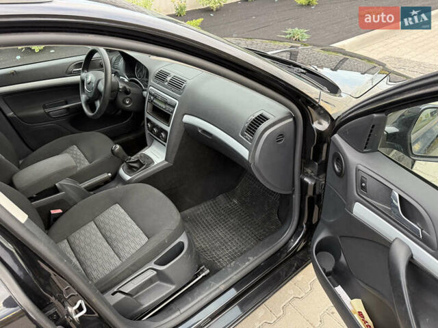 Чорний Шкода Октавія, об'ємом двигуна 1.6 л та пробігом 219 тис. км за 6800 $, фото 9 на Automoto.ua