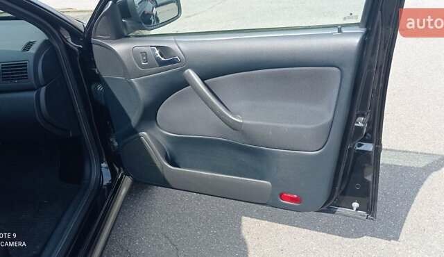 Черный Шкода Октавия, объемом двигателя 1.6 л и пробегом 273 тыс. км за 5600 $, фото 6 на Automoto.ua