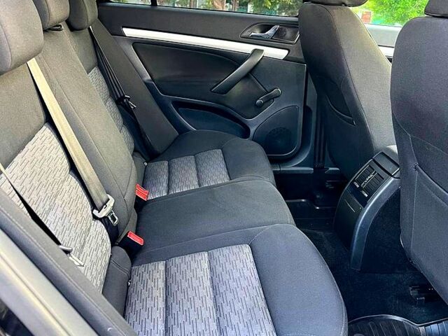 Черный Шкода Октавия, объемом двигателя 1.8 л и пробегом 200 тыс. км за 8400 $, фото 5 на Automoto.ua