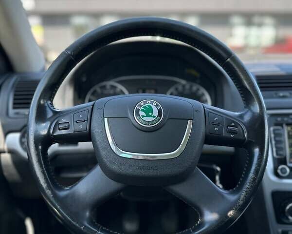 Черный Шкода Октавия, объемом двигателя 1.8 л и пробегом 250 тыс. км за 7800 $, фото 20 на Automoto.ua