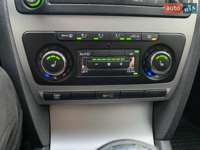 Шкода Октавия 2009 в Мукачеве на Automoto.ua Черный Шкода Октавия, объемом двигателя 1.6 л и пробегом 282 тыс. км за 7700 $, фото 18 на Automoto.ua