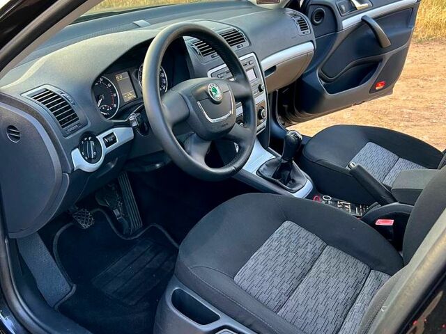 Черный Шкода Октавия, объемом двигателя 1.8 л и пробегом 200 тыс. км за 8400 $, фото 4 на Automoto.ua