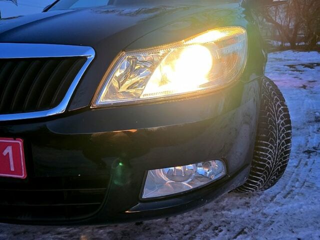 Черный Шкода Октавия, объемом двигателя 18 л и пробегом 200 тыс. км за 7200 $, фото 2 на Automoto.ua
