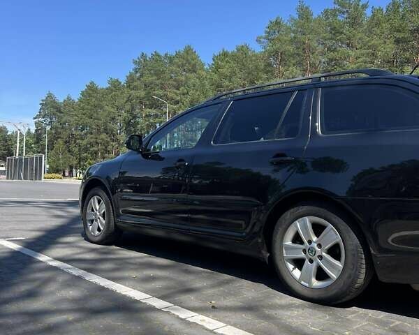 Черный Шкода Октавия, объемом двигателя 1.6 л и пробегом 290 тыс. км за 7800 $, фото 1 на Automoto.ua
