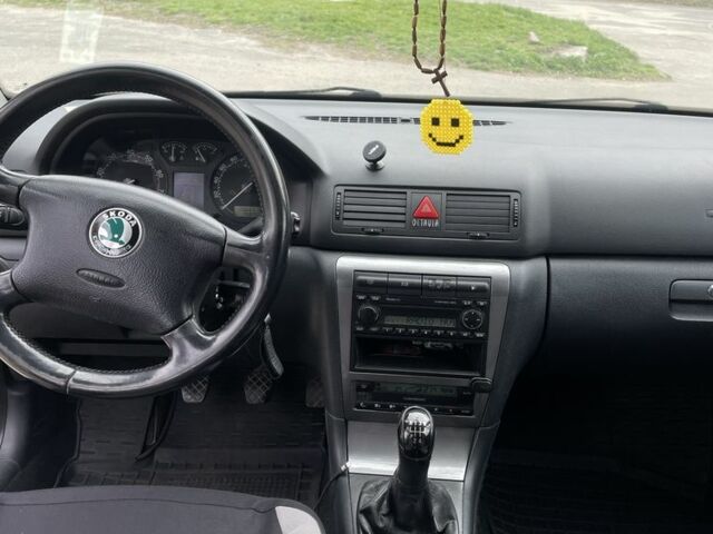 Черный Шкода Октавия, объемом двигателя 1.6 л и пробегом 201 тыс. км за 5650 $, фото 2 на Automoto.ua