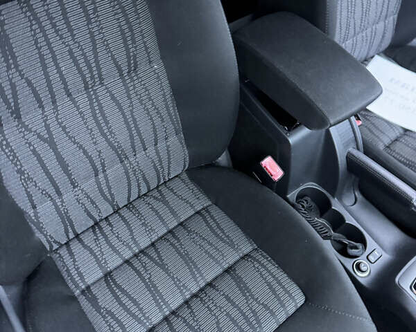 Черный Шкода Октавия, объемом двигателя 1.6 л и пробегом 250 тыс. км за 9300 $, фото 4 на Automoto.ua