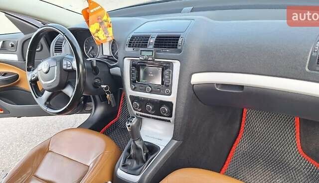 Черный Шкода Октавия, объемом двигателя 2 л и пробегом 277 тыс. км за 7200 $, фото 10 на Automoto.ua