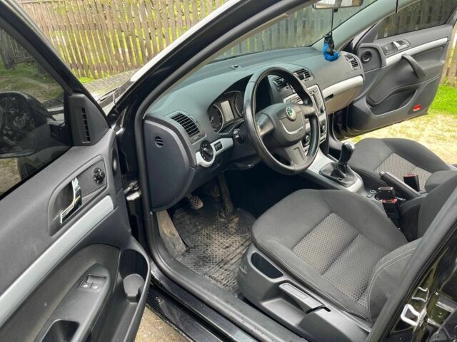 Черный Шкода Октавия, объемом двигателя 1.8 л и пробегом 206 тыс. км за 8000 $, фото 7 на Automoto.ua