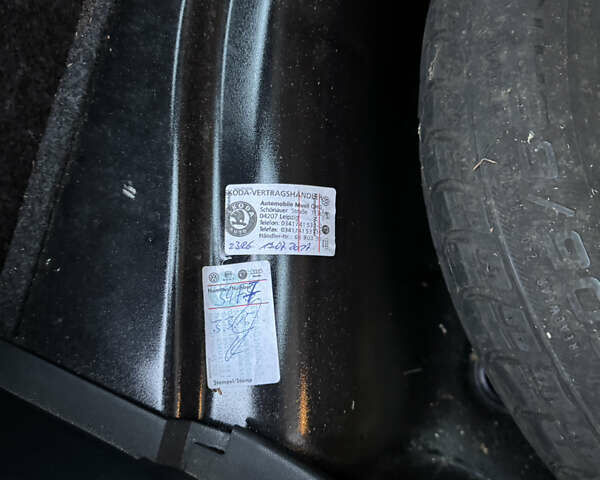 Черный Шкода Октавия, объемом двигателя 1.6 л и пробегом 250 тыс. км за 9300 $, фото 5 на Automoto.ua