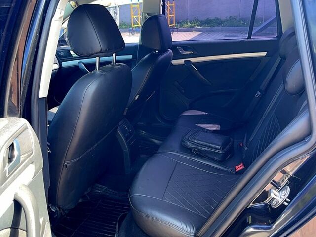 Черный Шкода Октавия, объемом двигателя 1.6 л и пробегом 320 тыс. км за 8300 $, фото 2 на Automoto.ua