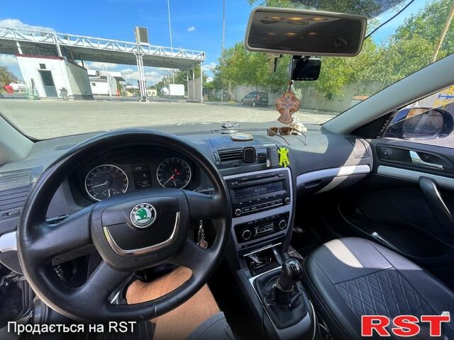 Черный Шкода Октавия, объемом двигателя 1.6 л и пробегом 320 тыс. км за 8300 $, фото 4 на Automoto.ua