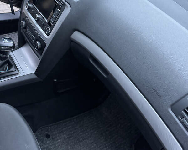 Черный Шкода Октавия, объемом двигателя 1.6 л и пробегом 250 тыс. км за 9300 $, фото 11 на Automoto.ua