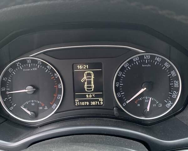 Черный Шкода Октавия, объемом двигателя 1.6 л и пробегом 210 тыс. км за 8500 $, фото 7 на Automoto.ua