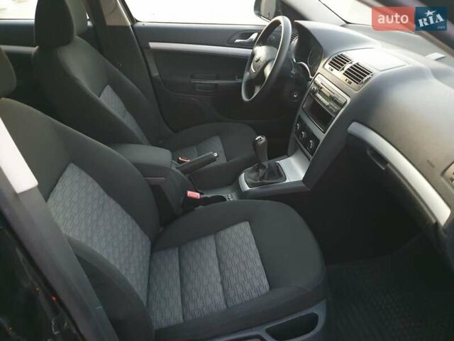 Черный Шкода Октавия, объемом двигателя 1.8 л и пробегом 245 тыс. км за 7350 $, фото 18 на Automoto.ua