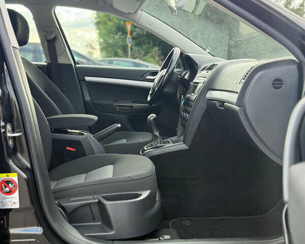 Шкода Октавия 2009 в Виннице на Automoto.ua Черный Шкода Октавия, объемом двигателя 1.6 л и пробегом 172 тыс. км за 7999 $, фото 36 на Automoto.ua