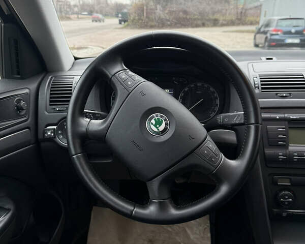 Черный Шкода Октавия, объемом двигателя 1.6 л и пробегом 197 тыс. км за 7500 $, фото 52 на Automoto.ua
