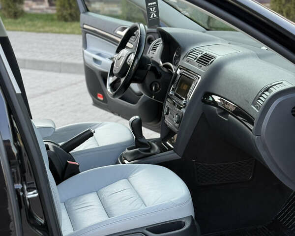 Черный Шкода Октавия, объемом двигателя 0 л и пробегом 215 тыс. км за 8800 $, фото 171 на Automoto.ua