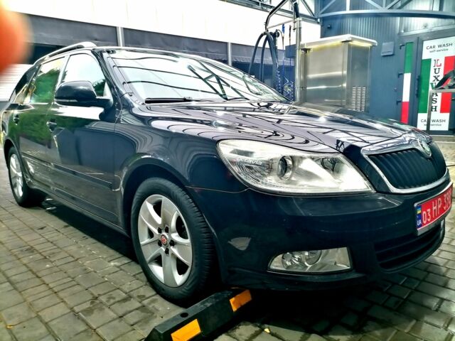 Черный Шкода Октавия, объемом двигателя 0 л и пробегом 221 тыс. км за 7200 $, фото 1 на Automoto.ua