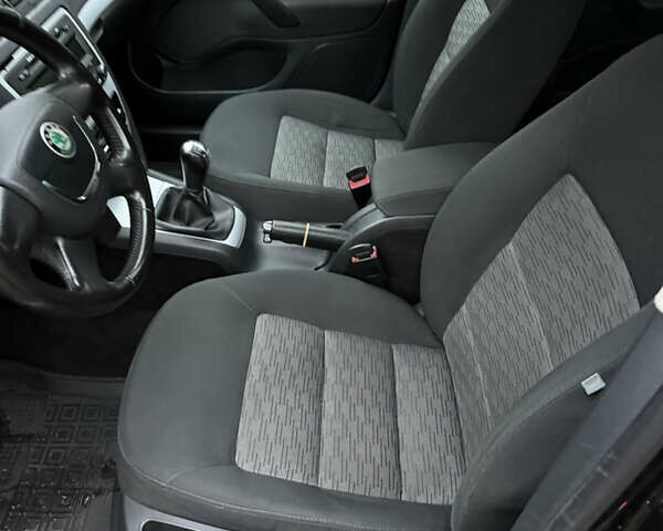 Черный Шкода Октавия, объемом двигателя 1.4 л и пробегом 216 тыс. км за 7000 $, фото 16 на Automoto.ua