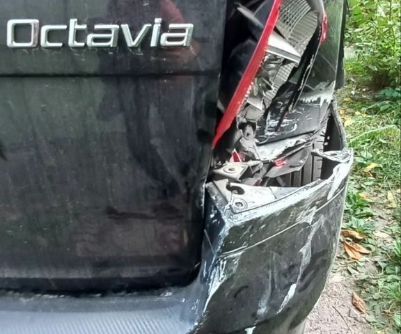 Черный Шкода Октавия, объемом двигателя 1.6 л и пробегом 310 тыс. км за 4250 $, фото 1 на Automoto.ua